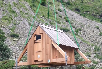 Spécialiste des cabanes pastorales en bois héliportables